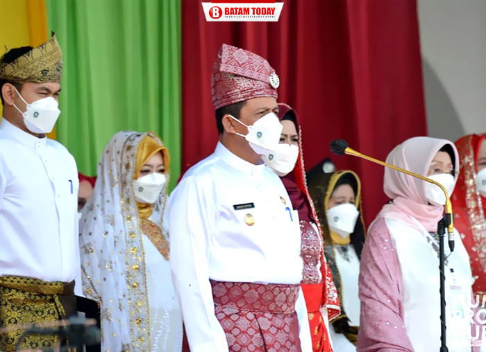 Gubernur Kepulauan Riau, H. Ansar Ahmad saat menjadi inspektur upacara (Irup) Hari Jadi Provinsi Kepri ke-19